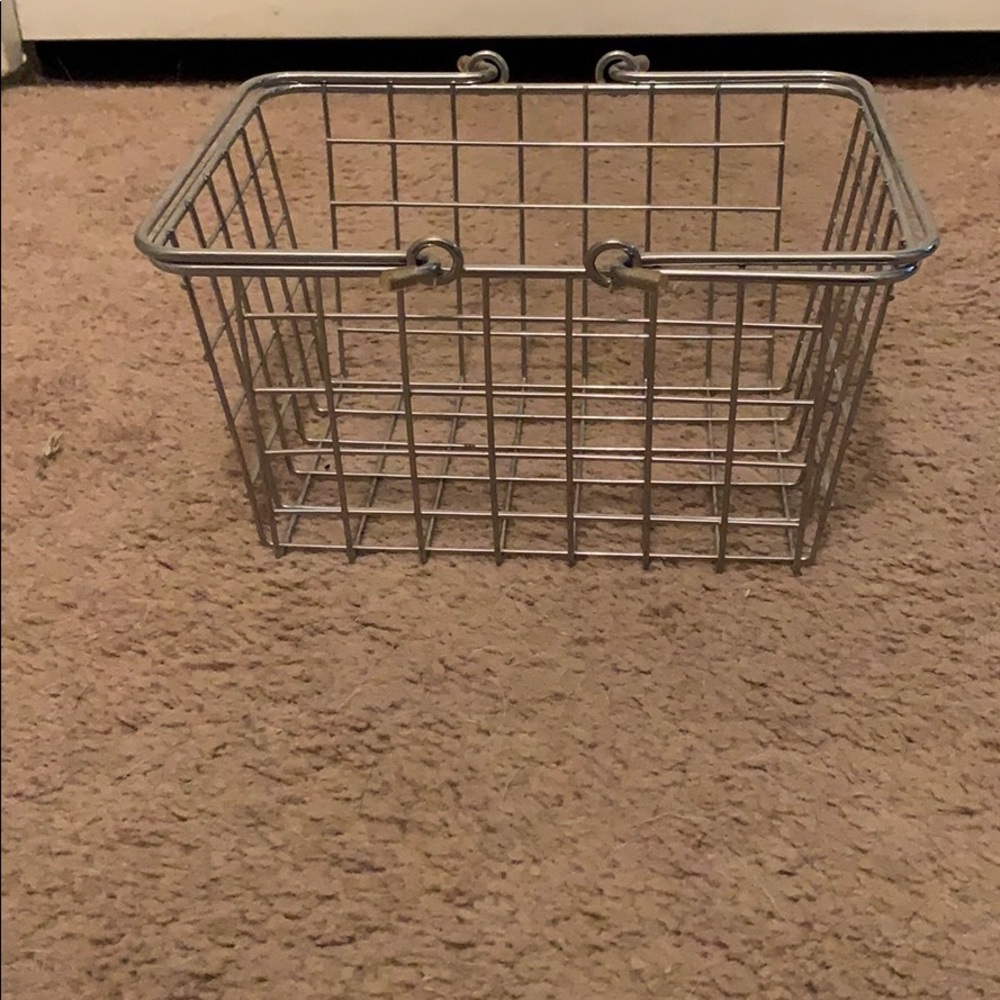 Wire basket